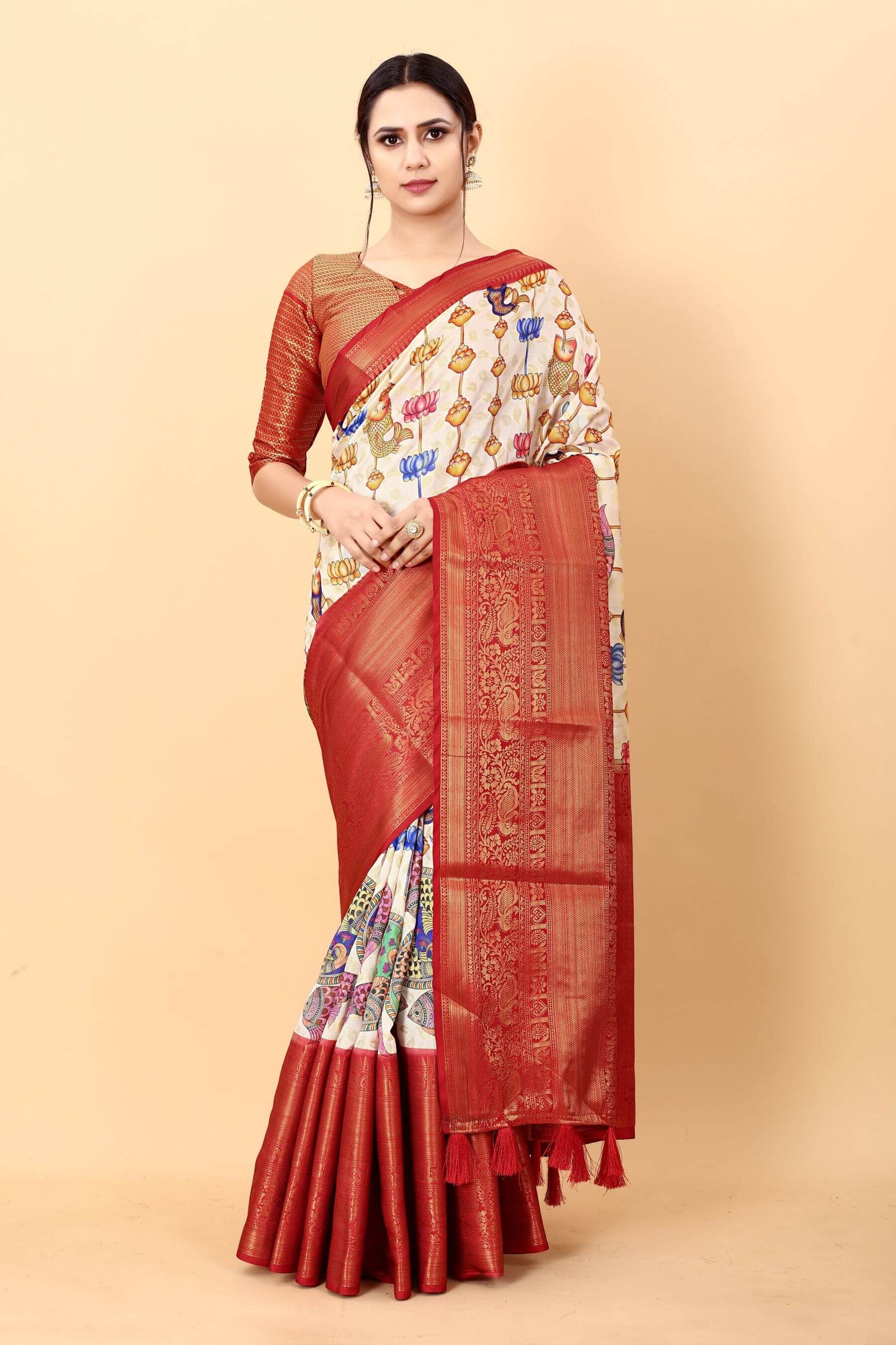 Dissemble Beige Kalamkari Printed Saree With Sempiternal Blouse Piece
