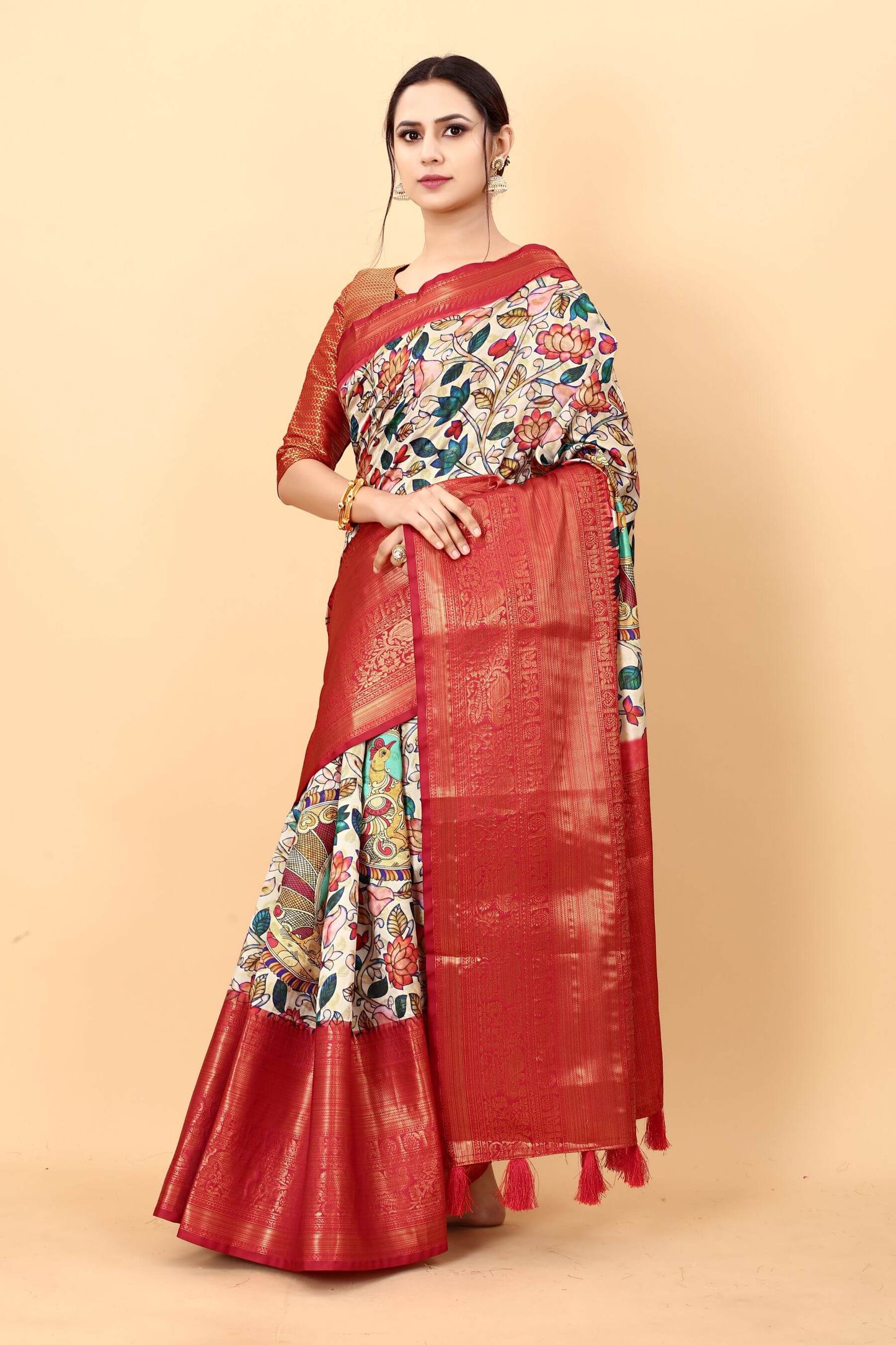 Amiable Beige Kalamkari Printed Saree With Symmetrical Blouse Piece