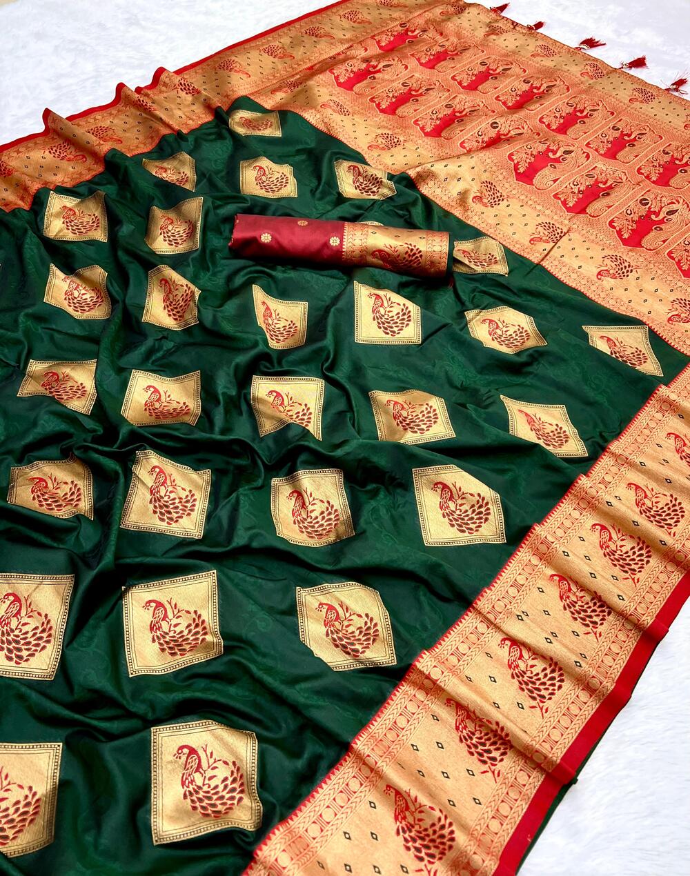 Diaphanous Dark Green Soft Banarasi Silk Saree With Excellent Blouse Piece