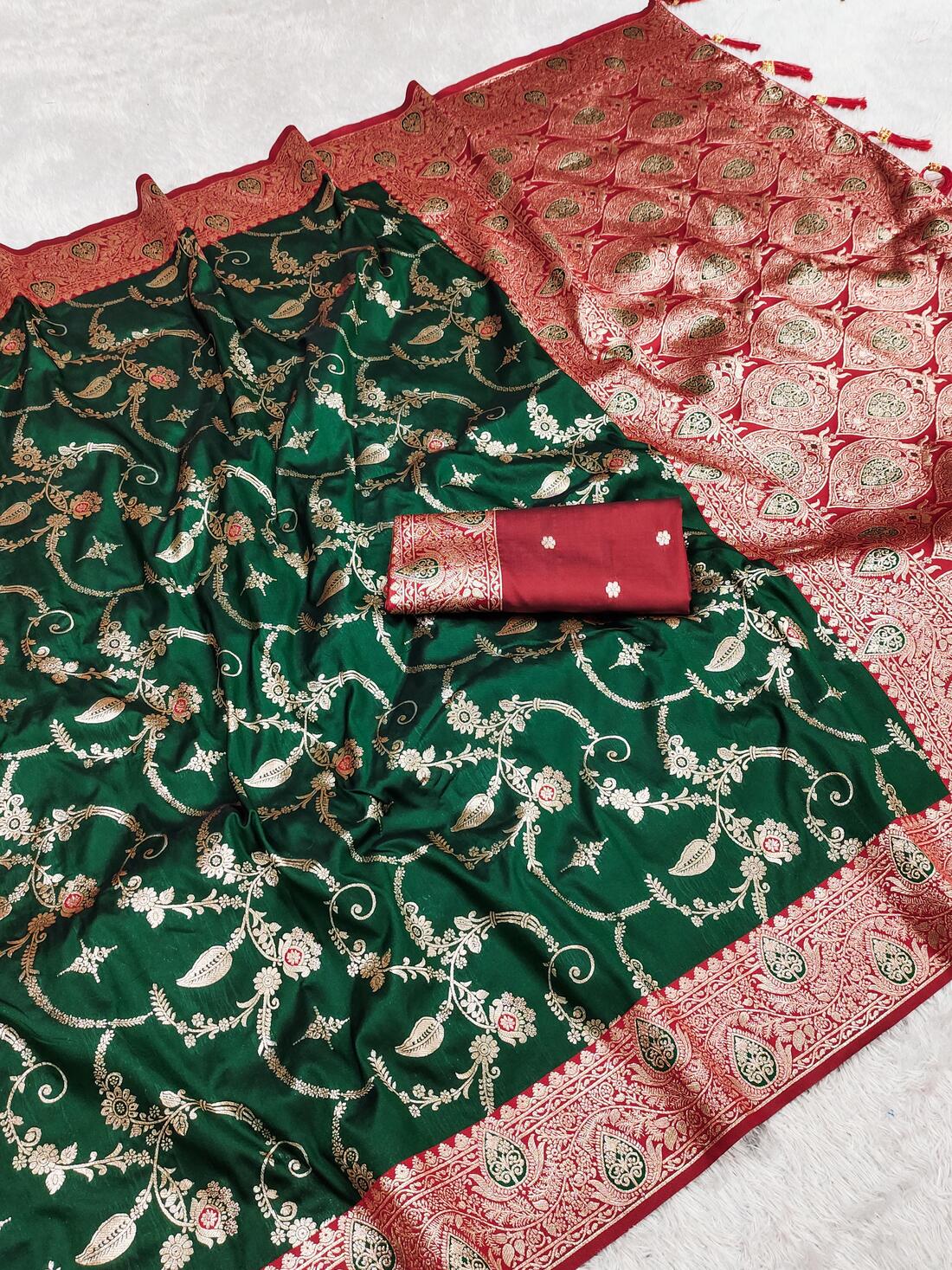 Serendipity Dark Green Soft Banarasi Silk Saree With Delightful Blouse Piece