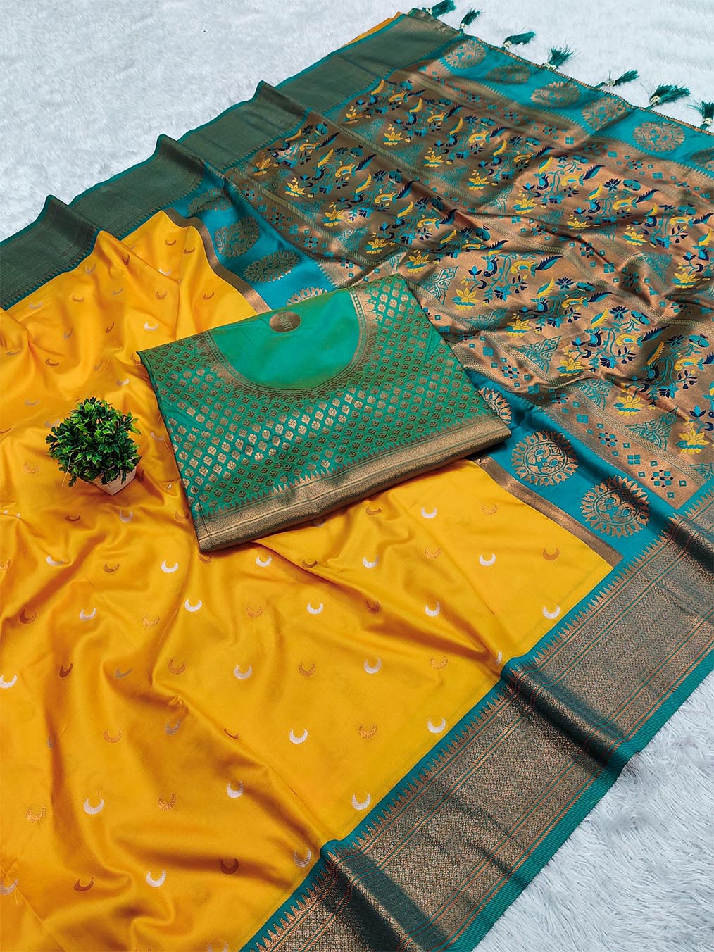 Cynosure Yellow Paithani Silk Saree With Tantalizing Blouse Piece