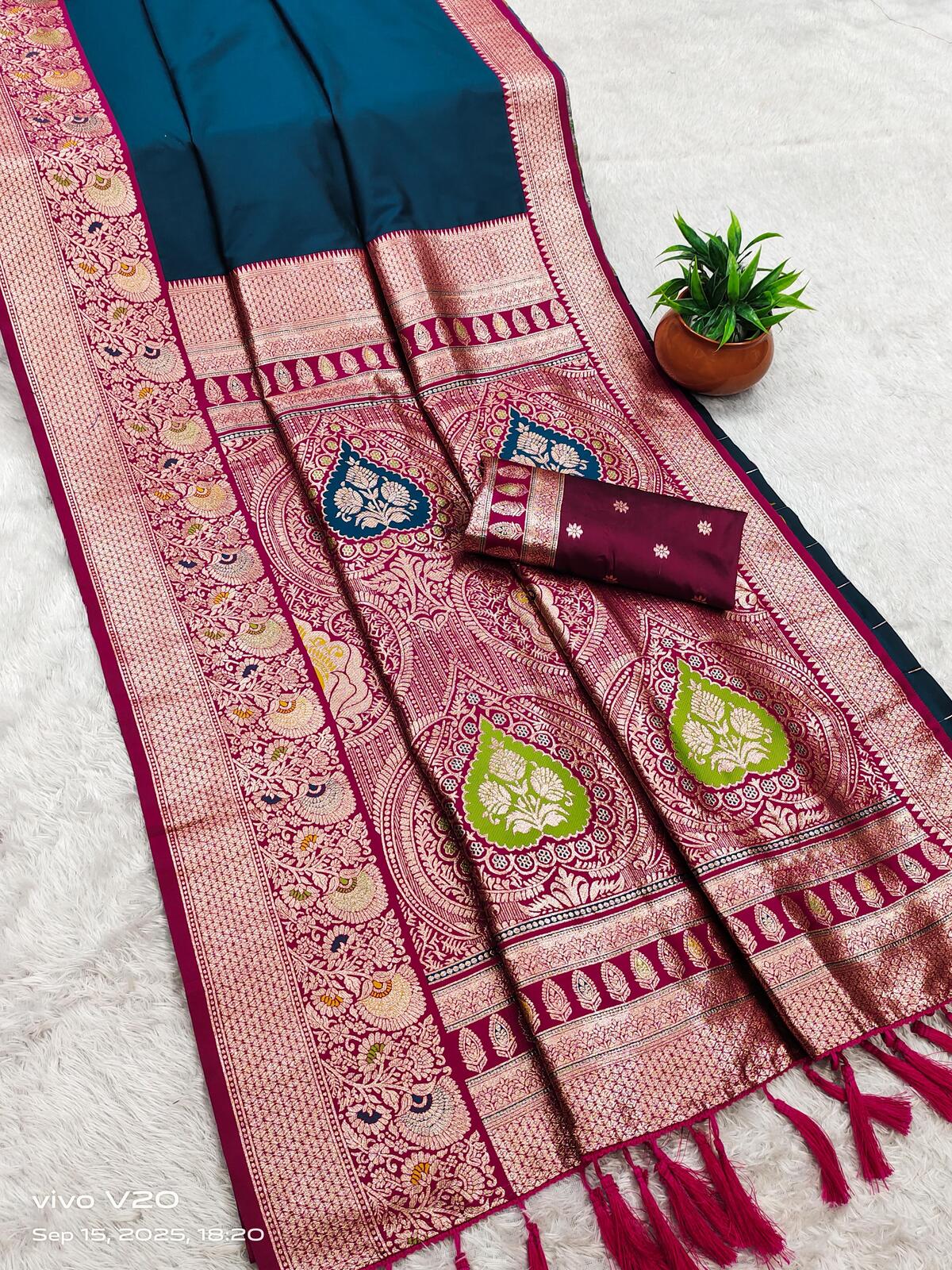 Beautiful Navy Blue Soft Banarasi Silk Saree With Ineffable Blouse Piece