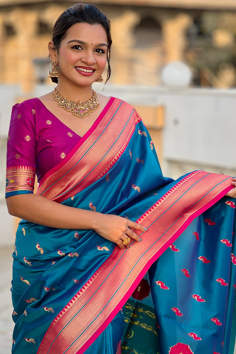 Beleaguer Rama Paithani Silk Saree With Conflate Blouse Piece