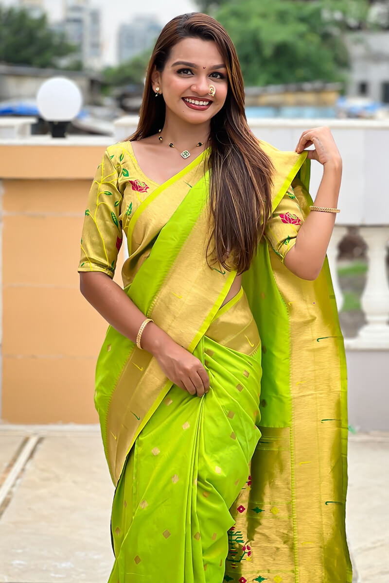 Seraphic Parrot Paithani Silk Saree With Sumptuous Blouse Piece