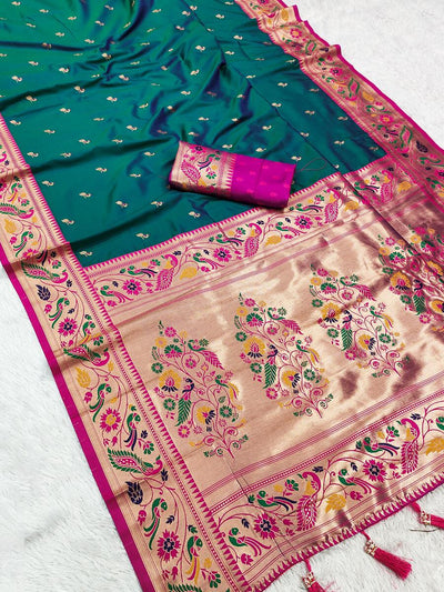 Enamoring Rama Paithani Silk Saree With Lagniappe Blouse Piece