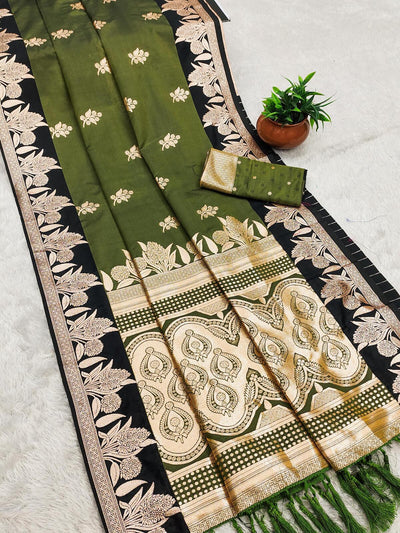 Entrancing Green Soft Banarasi Silk Saree With Super extravagant Blouse Piece