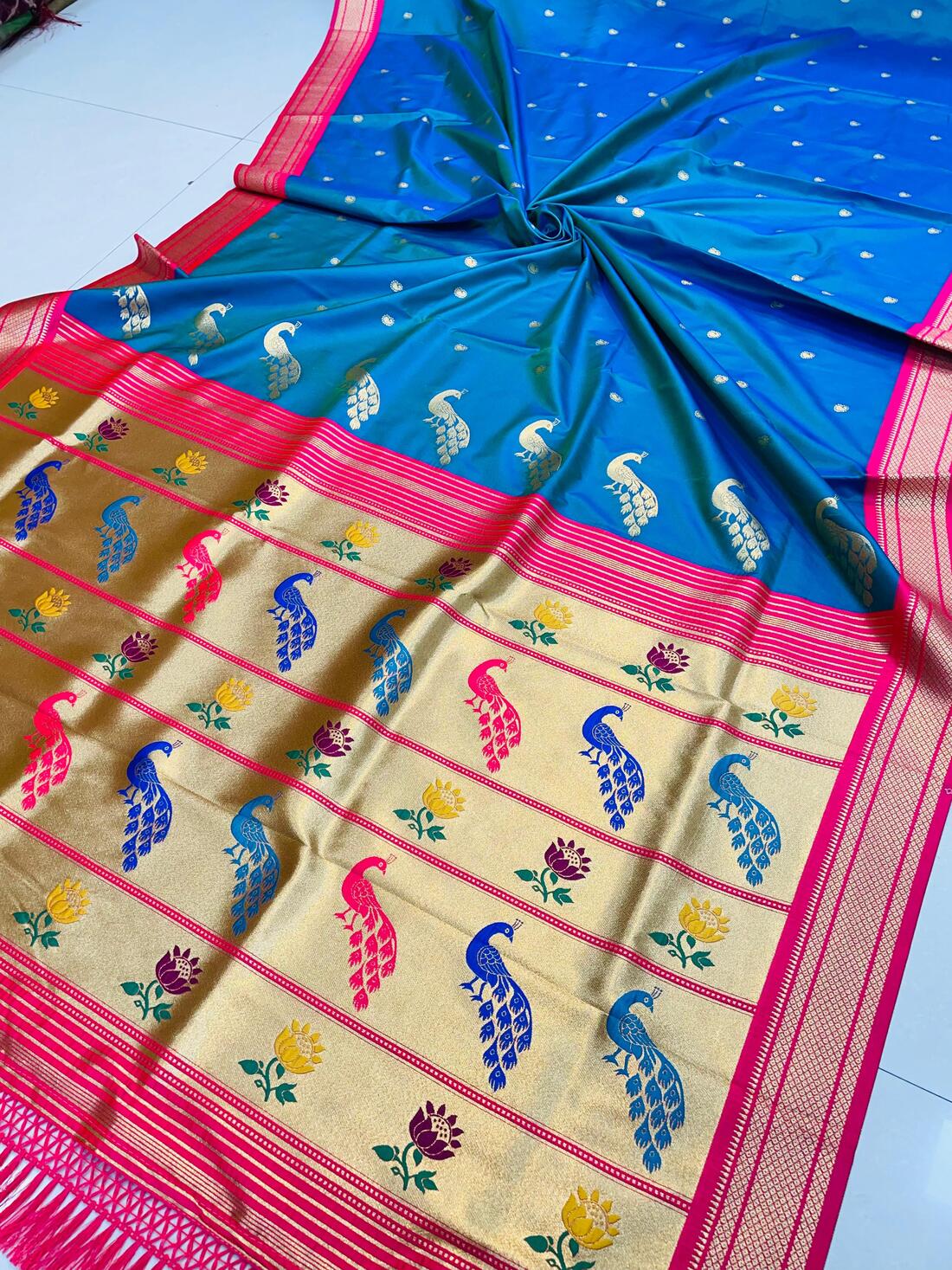 Ephemeral Blue Paithani Silk Saree With Tantalizing Blouse Piece