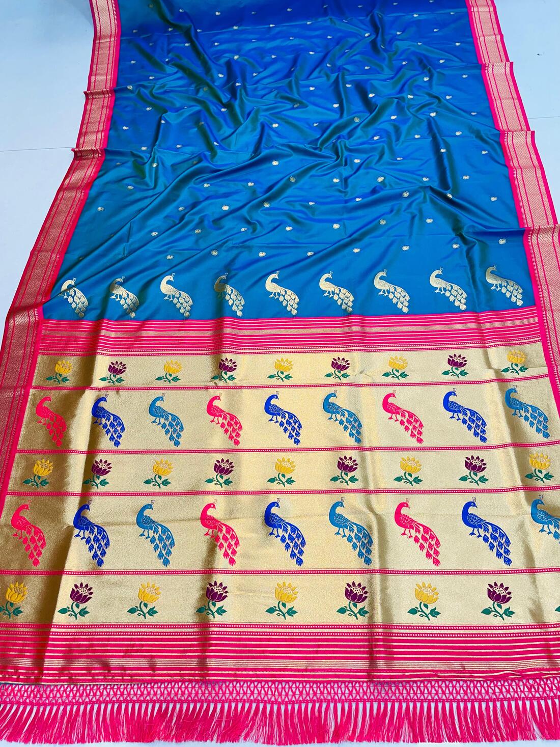 Ephemeral Blue Paithani Silk Saree With Tantalizing Blouse Piece