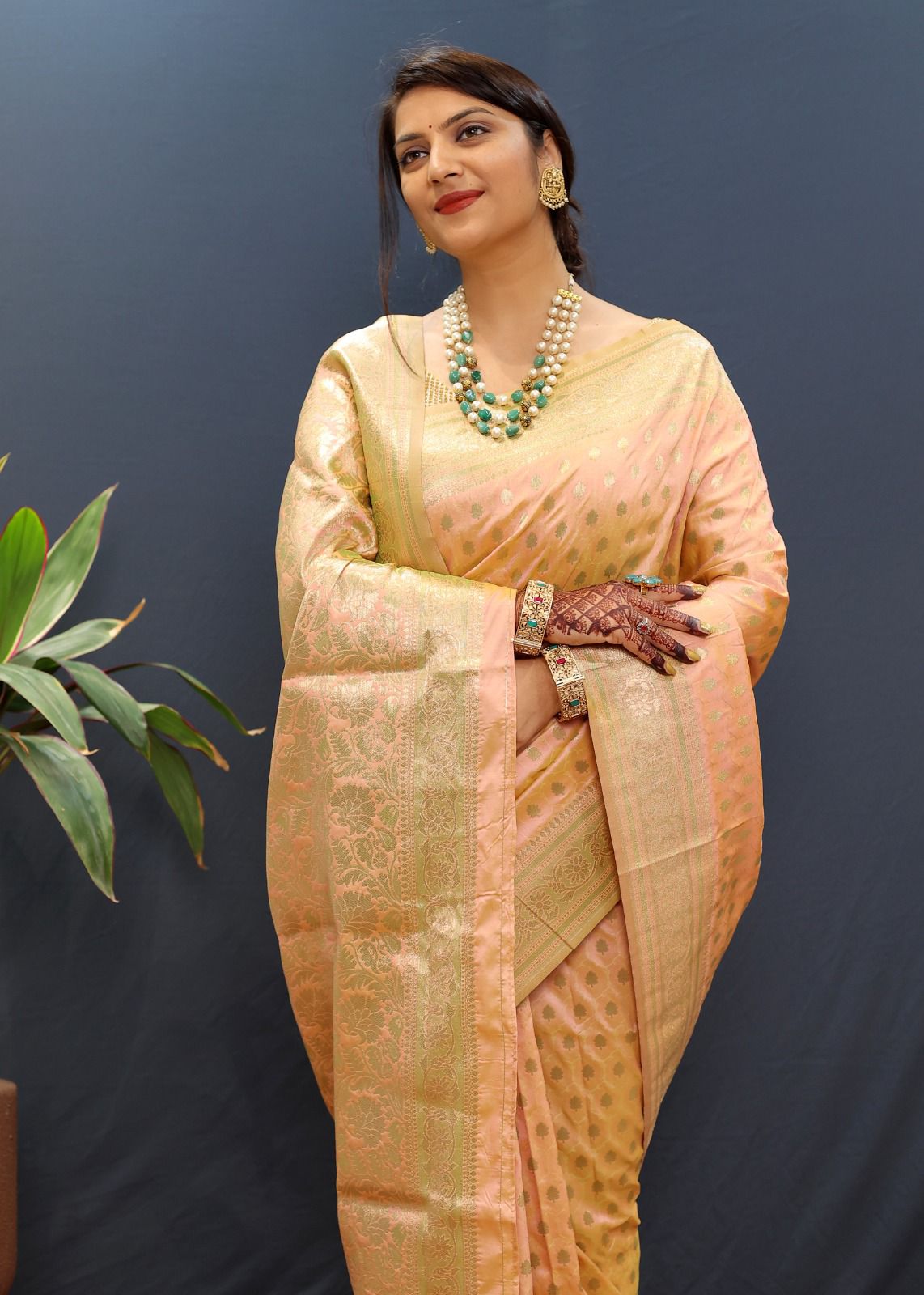 Fragrant Peach Soft Banarasi Silk Saree With Tempting Blouse Piece