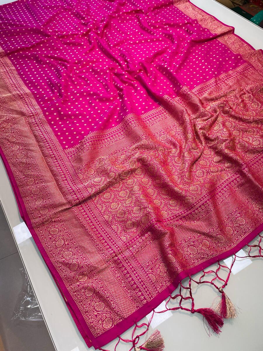 Bucolic Dark Pink Soft Banarasi Silk Saree With Demanding Blouse Piece