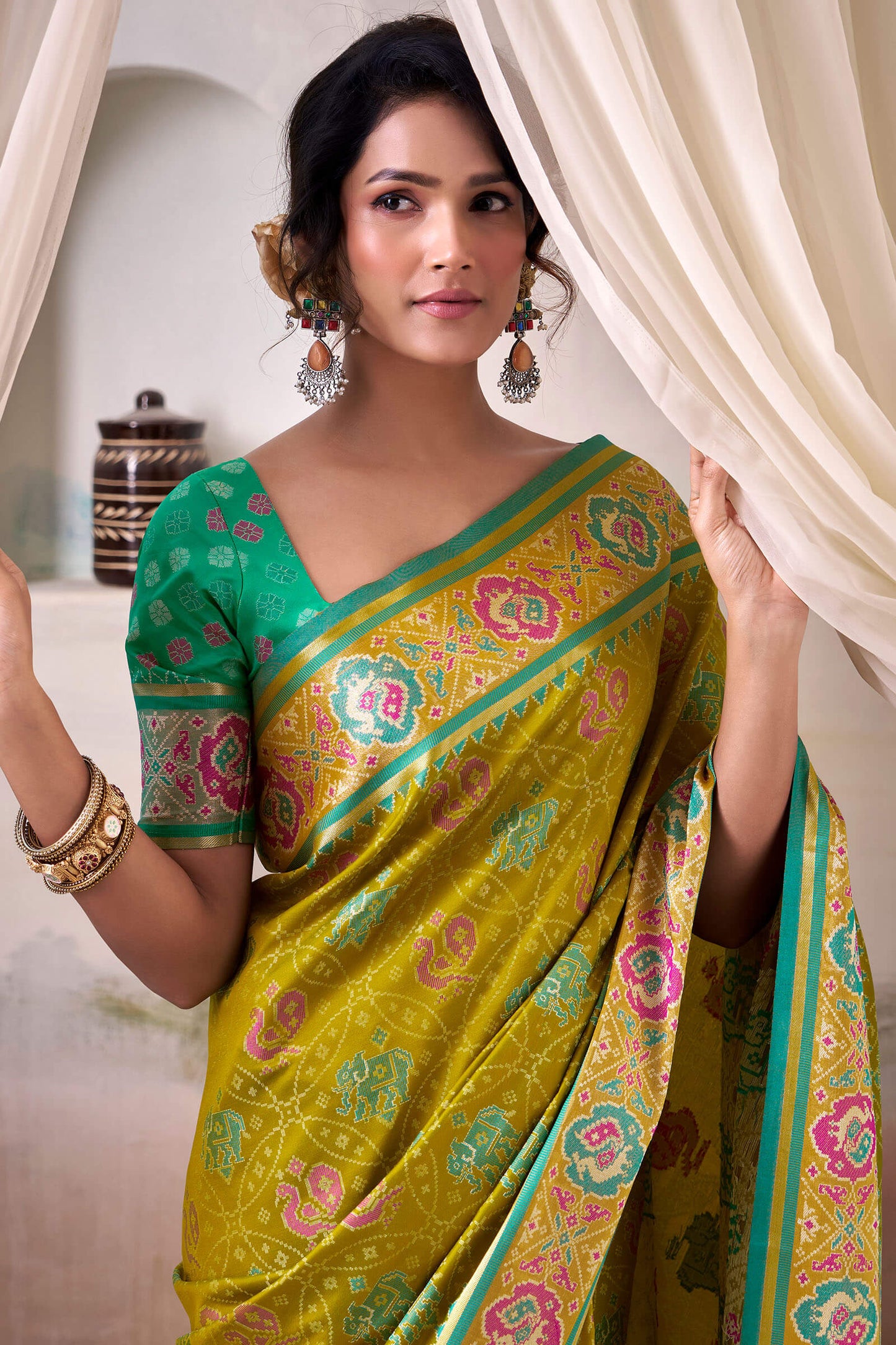 Zephyr Mehandi Patola Silk Saree With Inspiring Blouse Piece