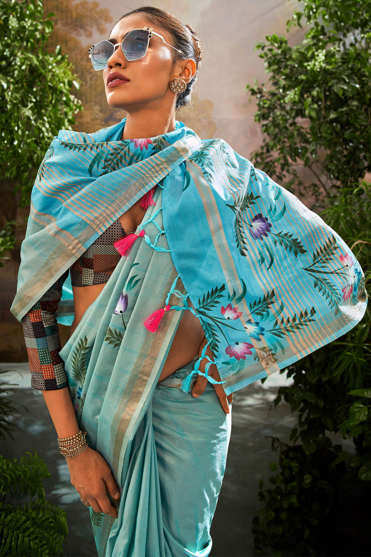 Piquant Firozi Linen Tissue Silk Saree With Engaging Blouse Piece