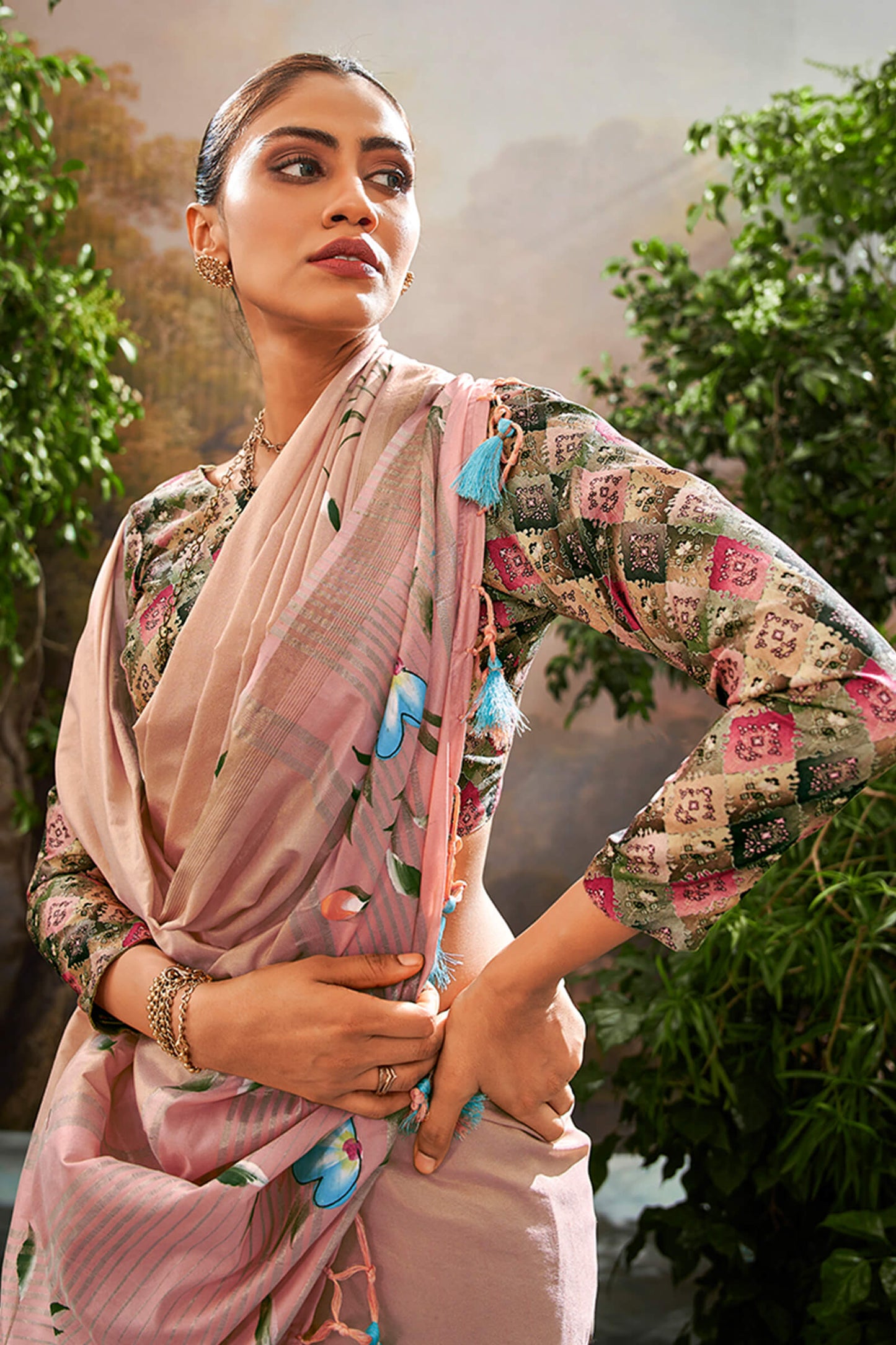 Verdant Peach Linen Tissue Silk Saree With Alluring Blouse Piece