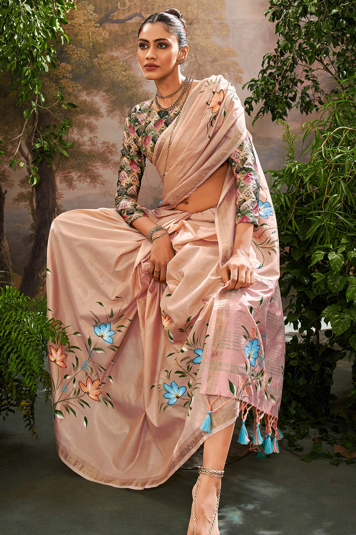 Verdant Peach Linen Tissue Silk Saree With Alluring Blouse Piece