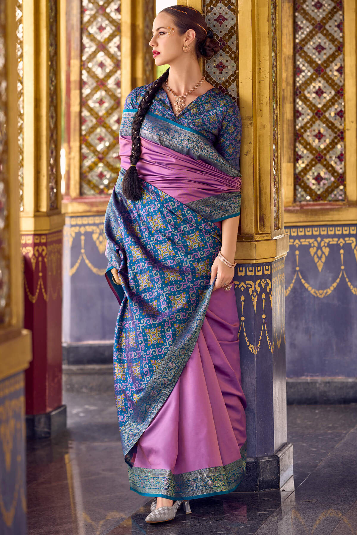 Sonorous Lavender Soft Banarasi Silk Saree With Radiant Blouse Piece