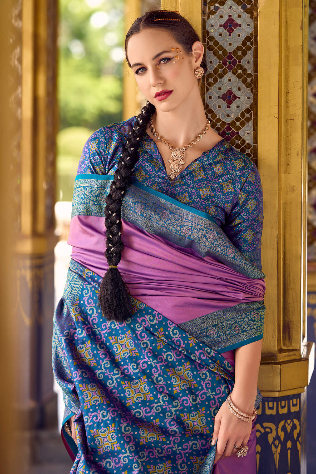 Sonorous Lavender Soft Banarasi Silk Saree With Radiant Blouse Piece