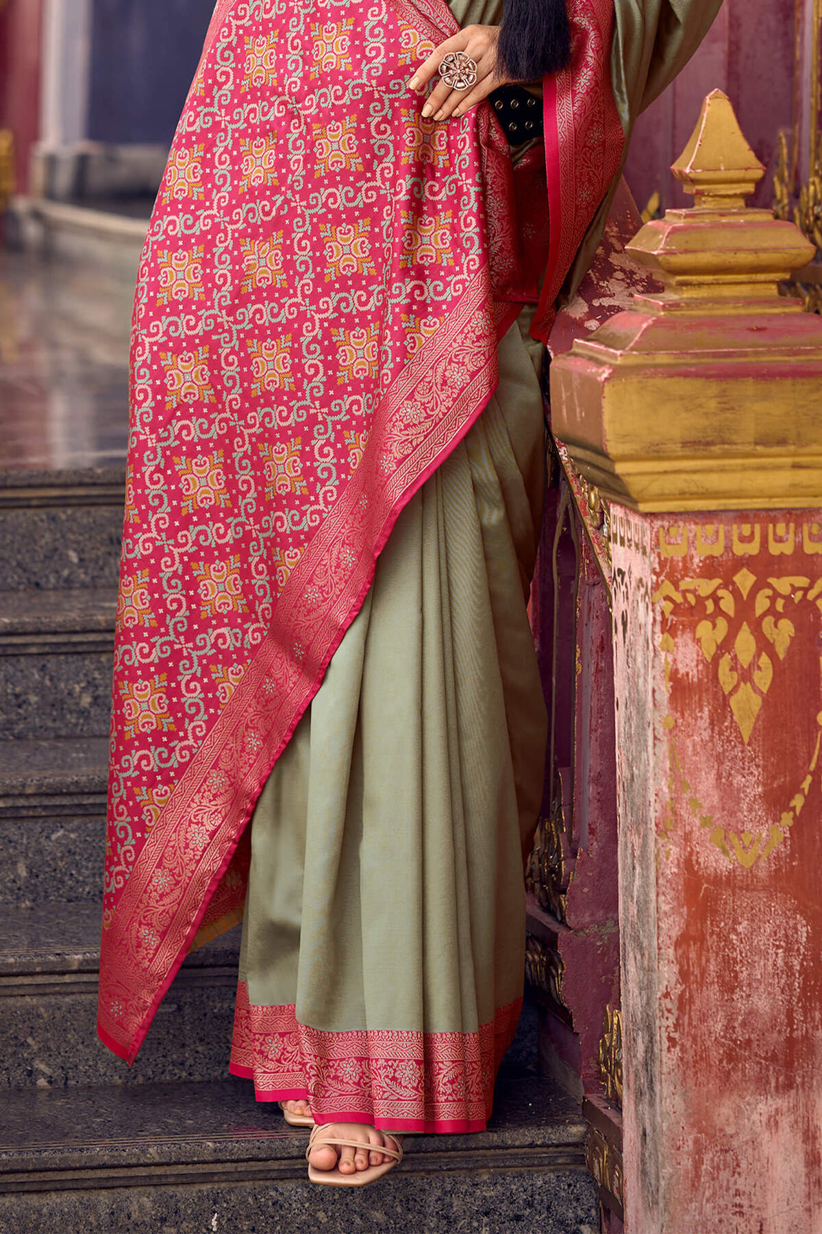 Embrocation Dark Beige Soft Banarasi Silk Saree With Majestic Blouse Piece