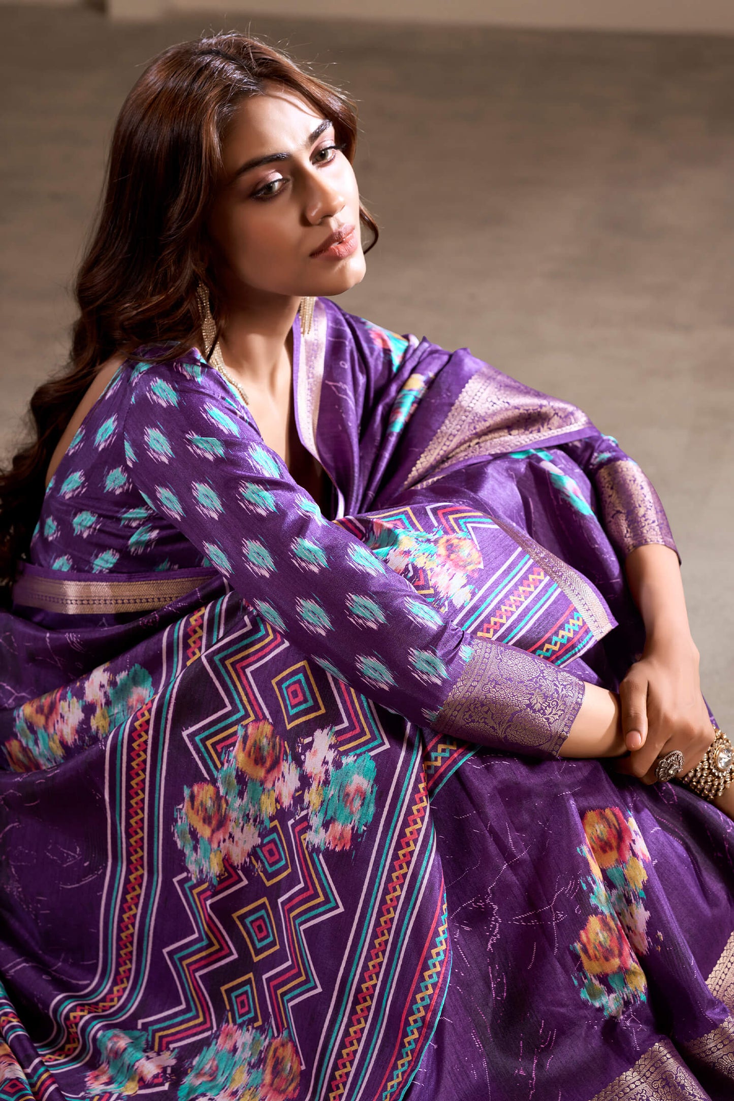 Sonorous Purple Digital Printed Dola Silk Saree With Exemplary Blouse Piece