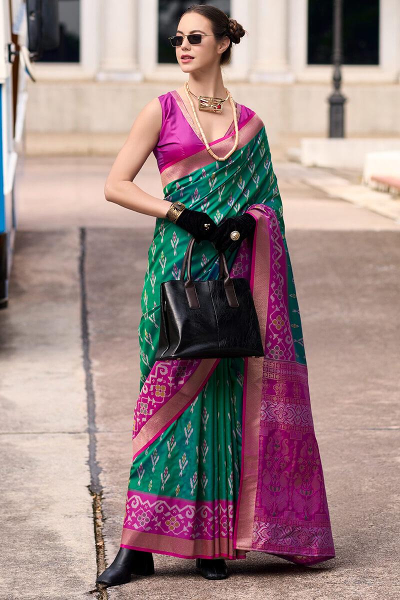 Amazing Dark Green Soft Banarasi Silk Saree With Gratifying Blouse Piece