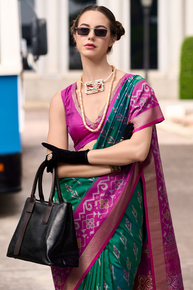 Amazing Dark Green Soft Banarasi Silk Saree With Gratifying Blouse Piece