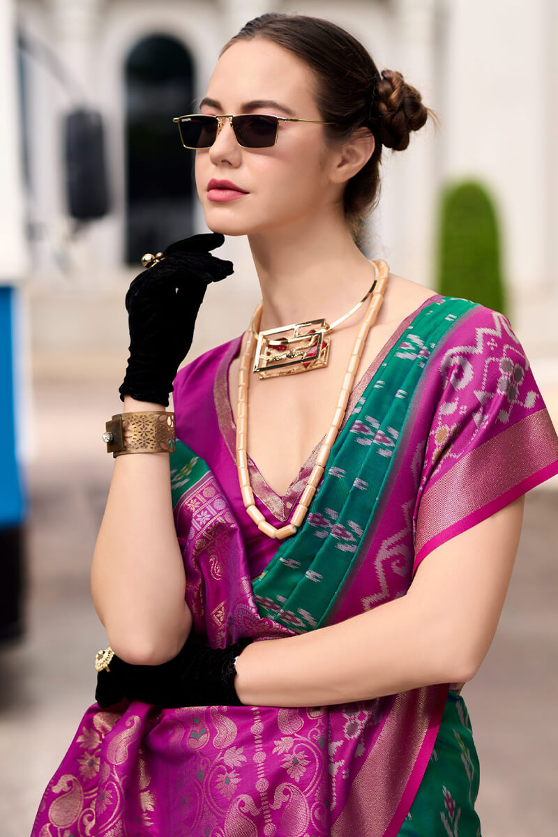 Amazing Dark Green Soft Banarasi Silk Saree With Gratifying Blouse Piece