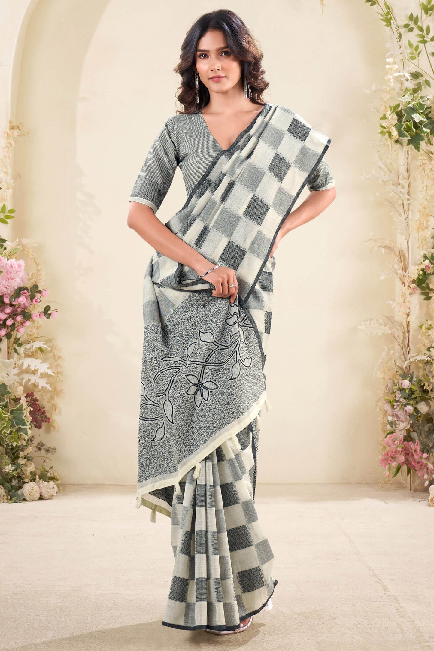 Smart Off White Cotton Silk Saree With Jubilant Blouse Piece
