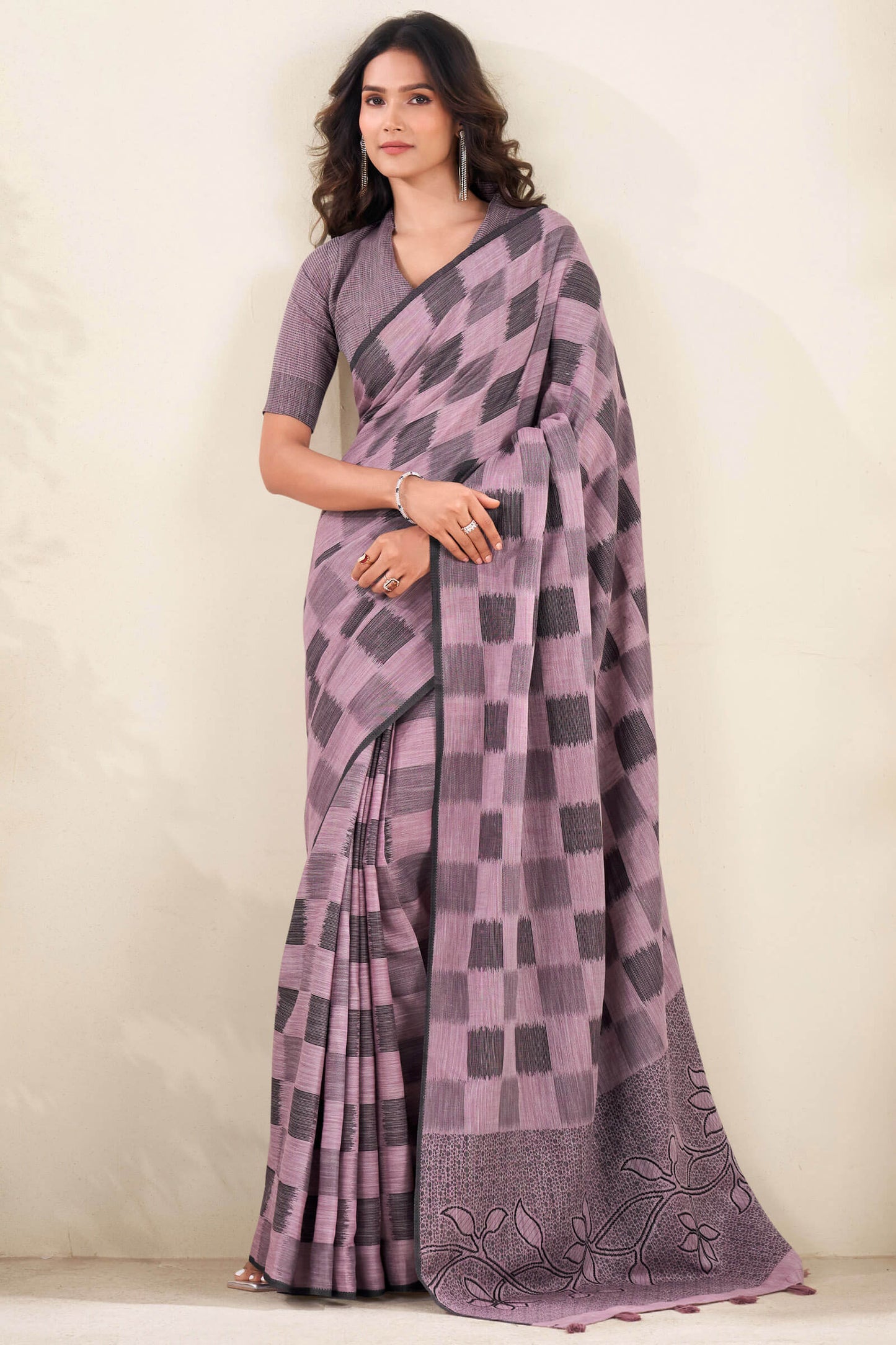 Flattering Lavender Cotton Silk Saree With Sempiternal Blouse Piece