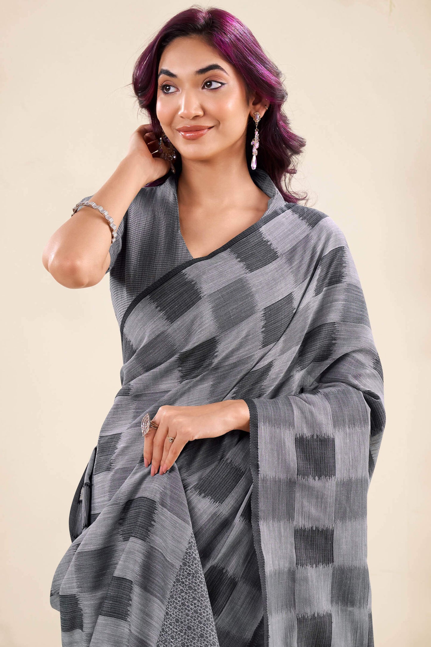 Exquisite Grey Cotton Silk Saree With Comely Blouse Piece