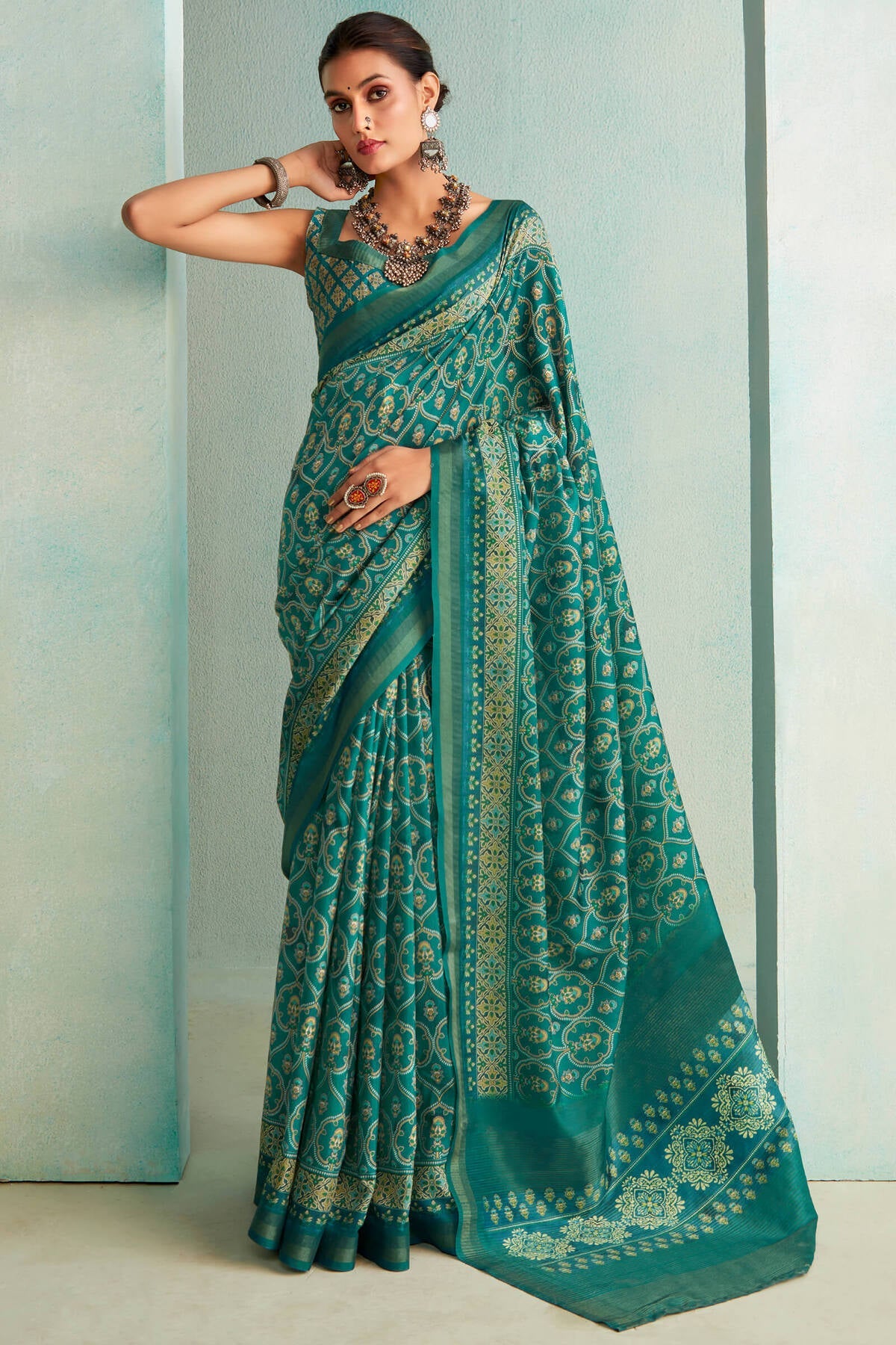 Incomparable Rama Digital Printed Soft Silk Saree With Demure Blouse Piece