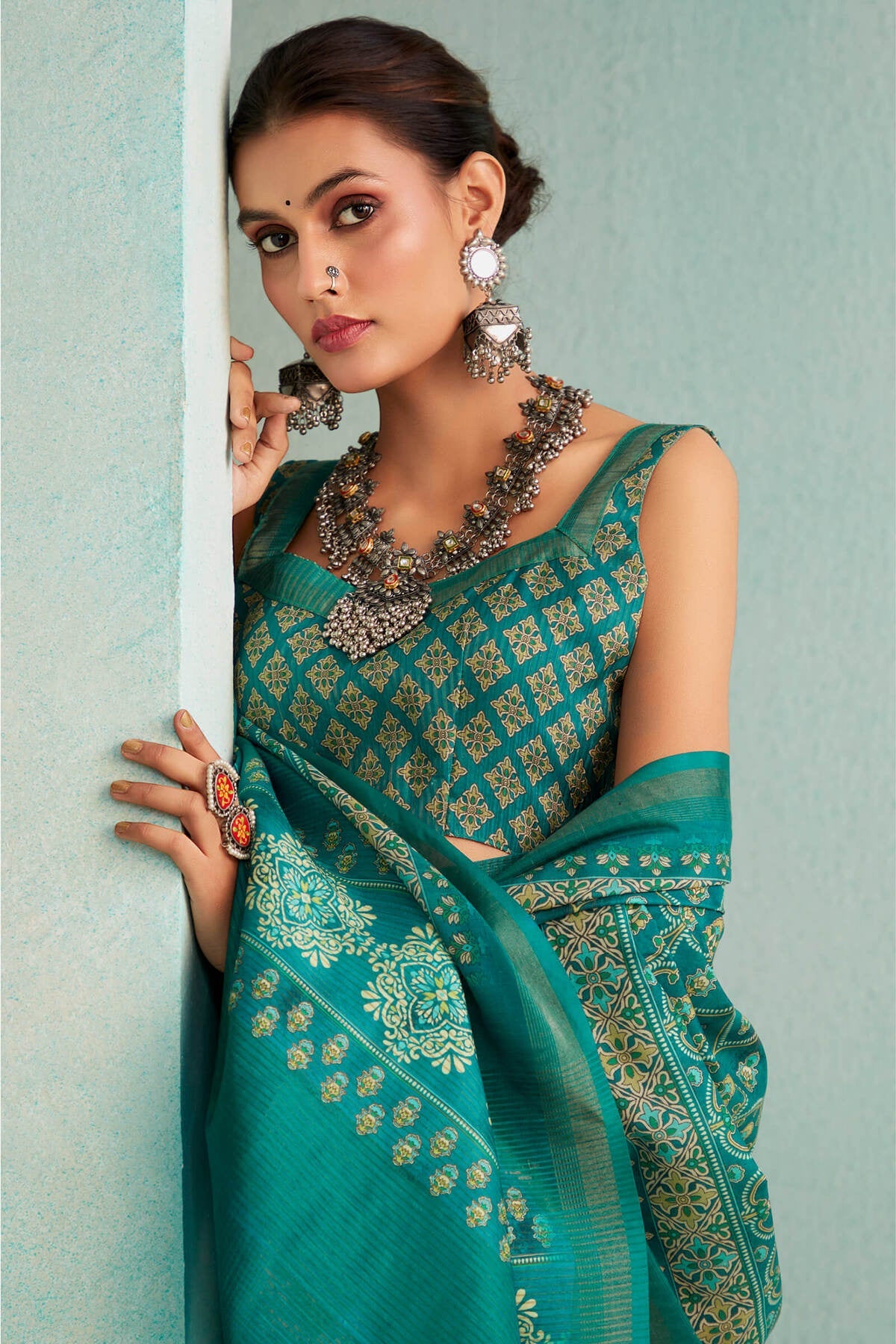 Incomparable Rama Digital Printed Soft Silk Saree With Demure Blouse Piece