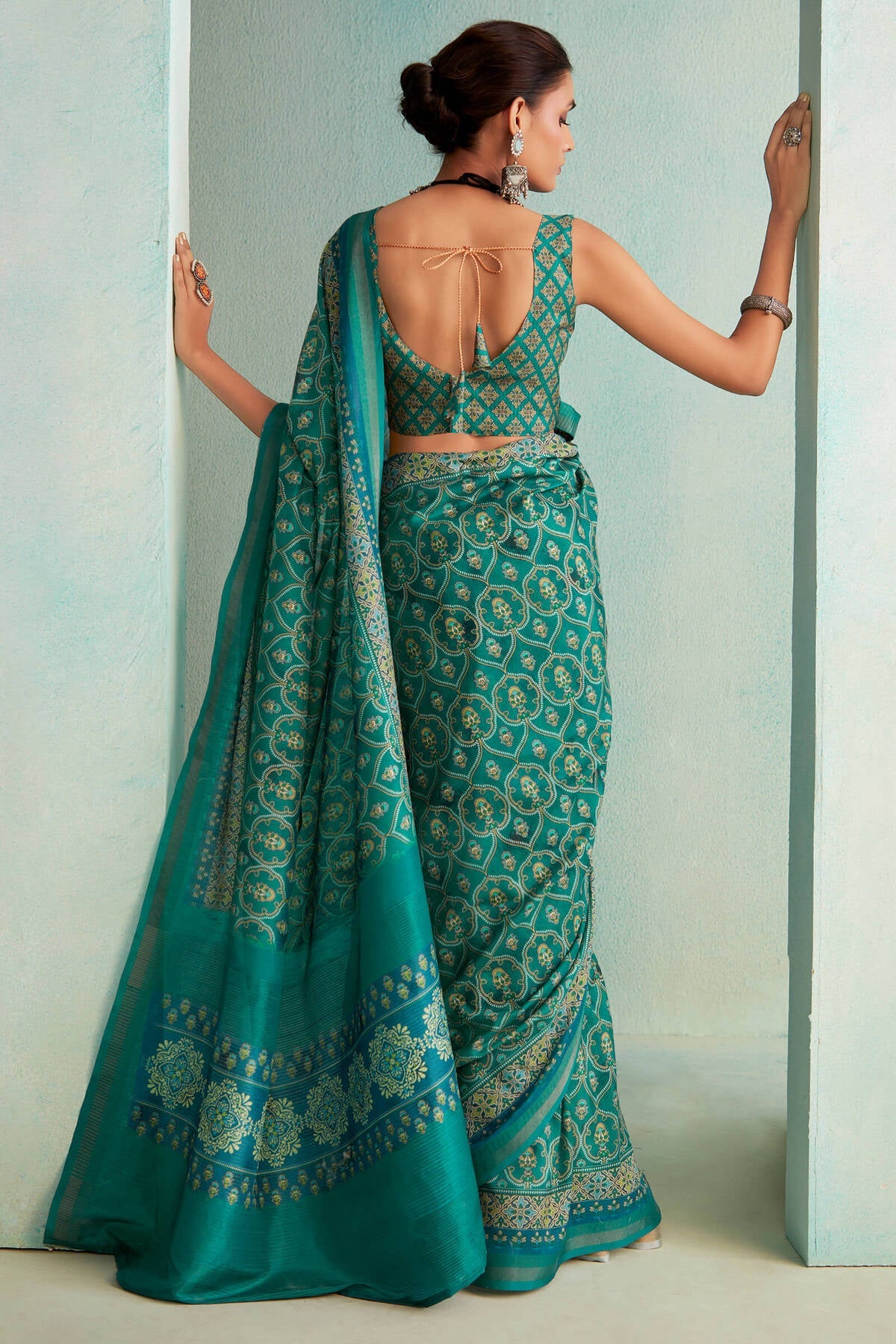 Incomparable Rama Digital Printed Soft Silk Saree With Demure Blouse Piece