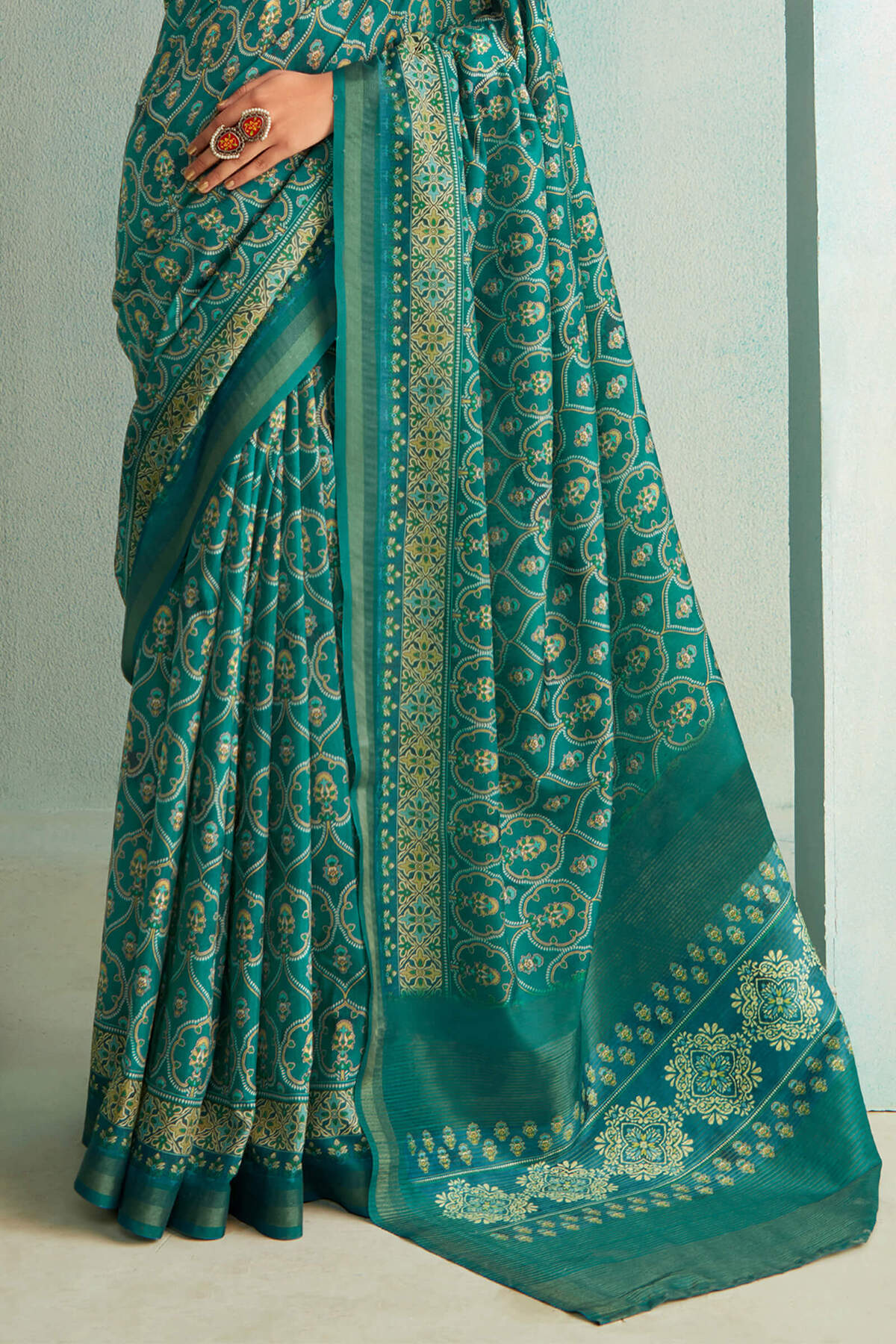 Incomparable Rama Digital Printed Soft Silk Saree With Demure Blouse Piece