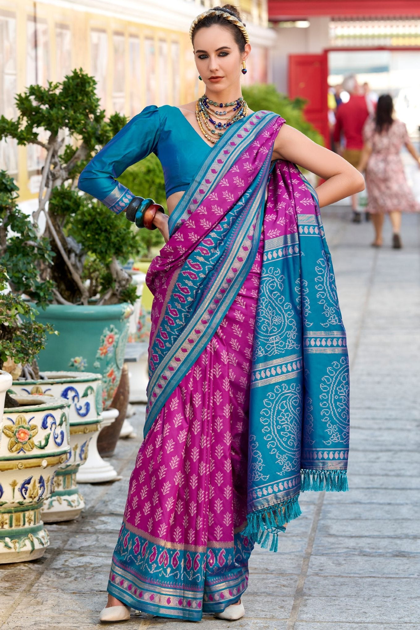 Surreptitious Magenta Soft Banarasi Silk Saree With Vibrant Blouse Piece