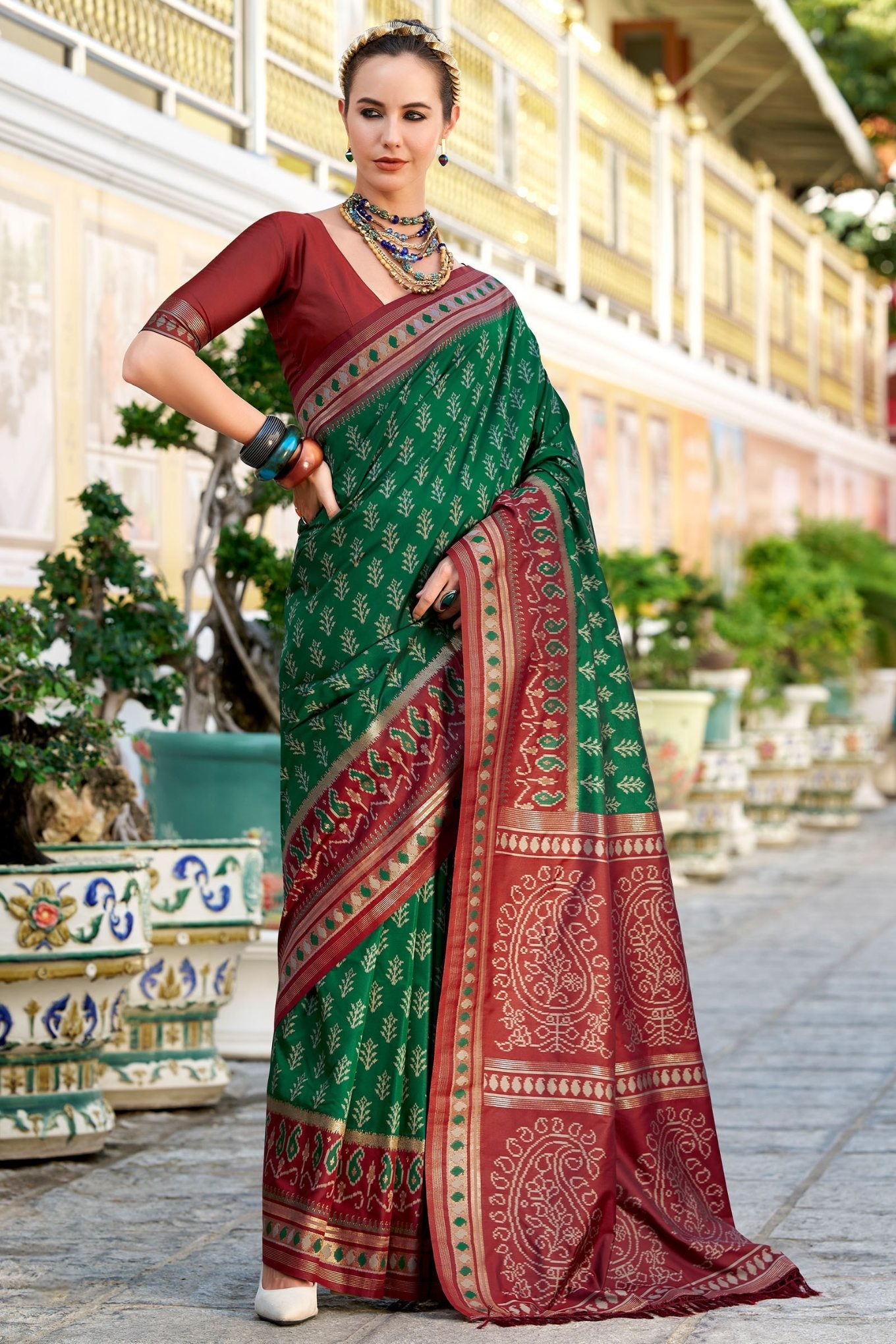 Imaginative Dark Green Soft Banarasi Silk Saree With Fragrant Blouse Piece