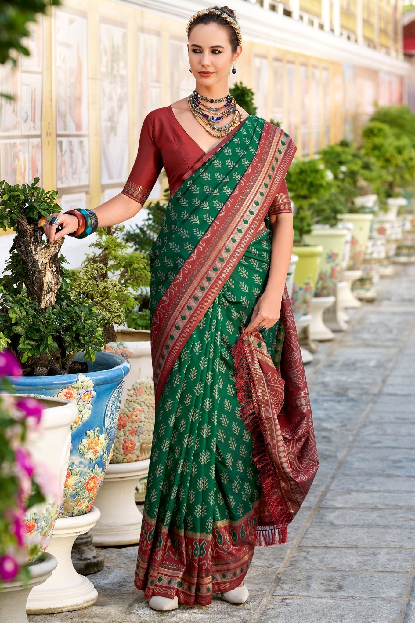 Imaginative Dark Green Soft Banarasi Silk Saree With Fragrant Blouse Piece