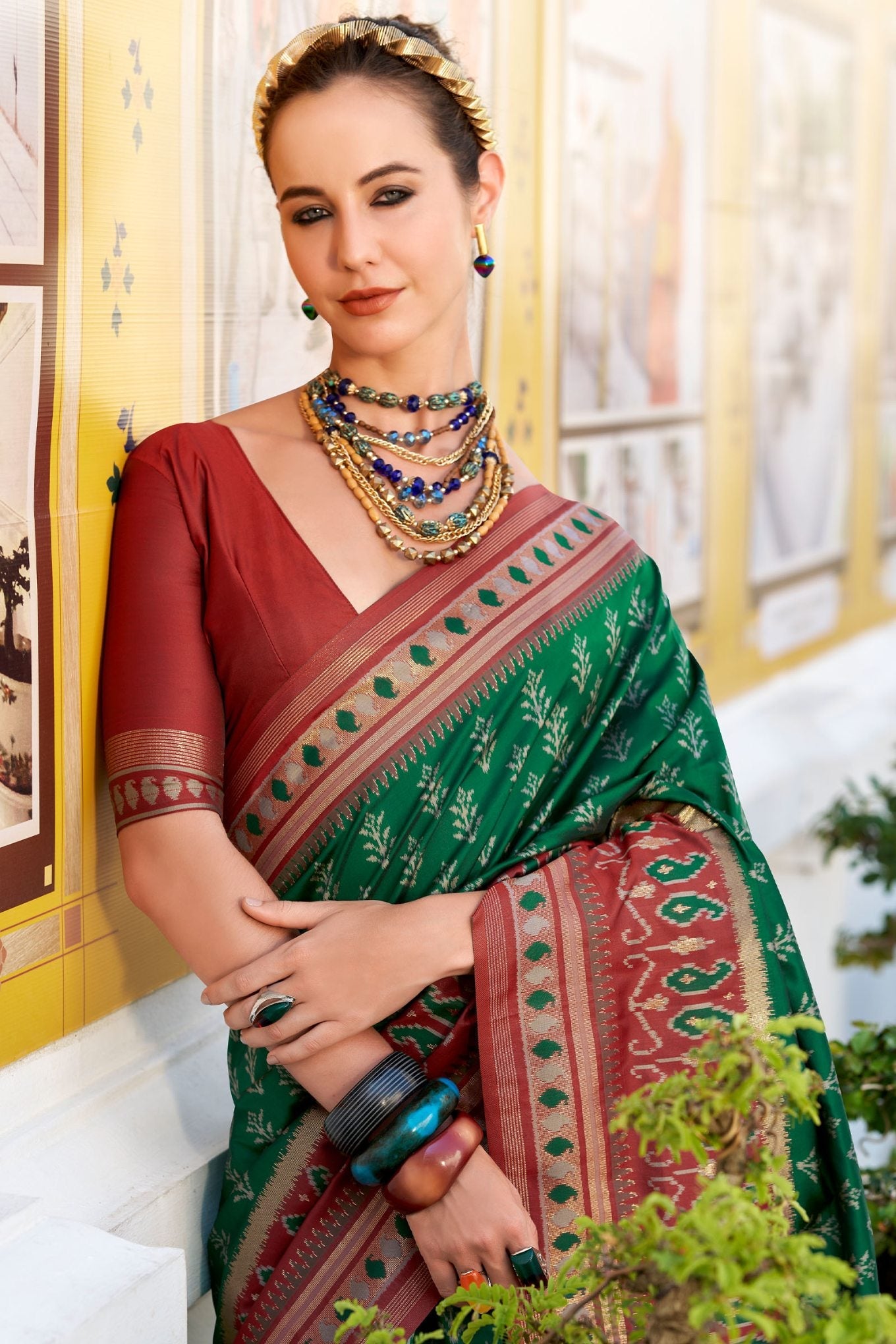 Imaginative Dark Green Soft Banarasi Silk Saree With Fragrant Blouse Piece