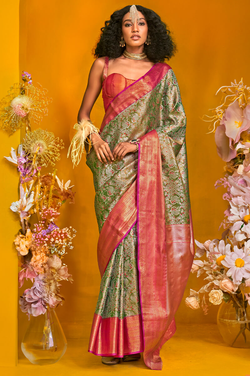 Gratifying Dark Green Kanjivaram Silk Saree With Vibrant Blouse Piece