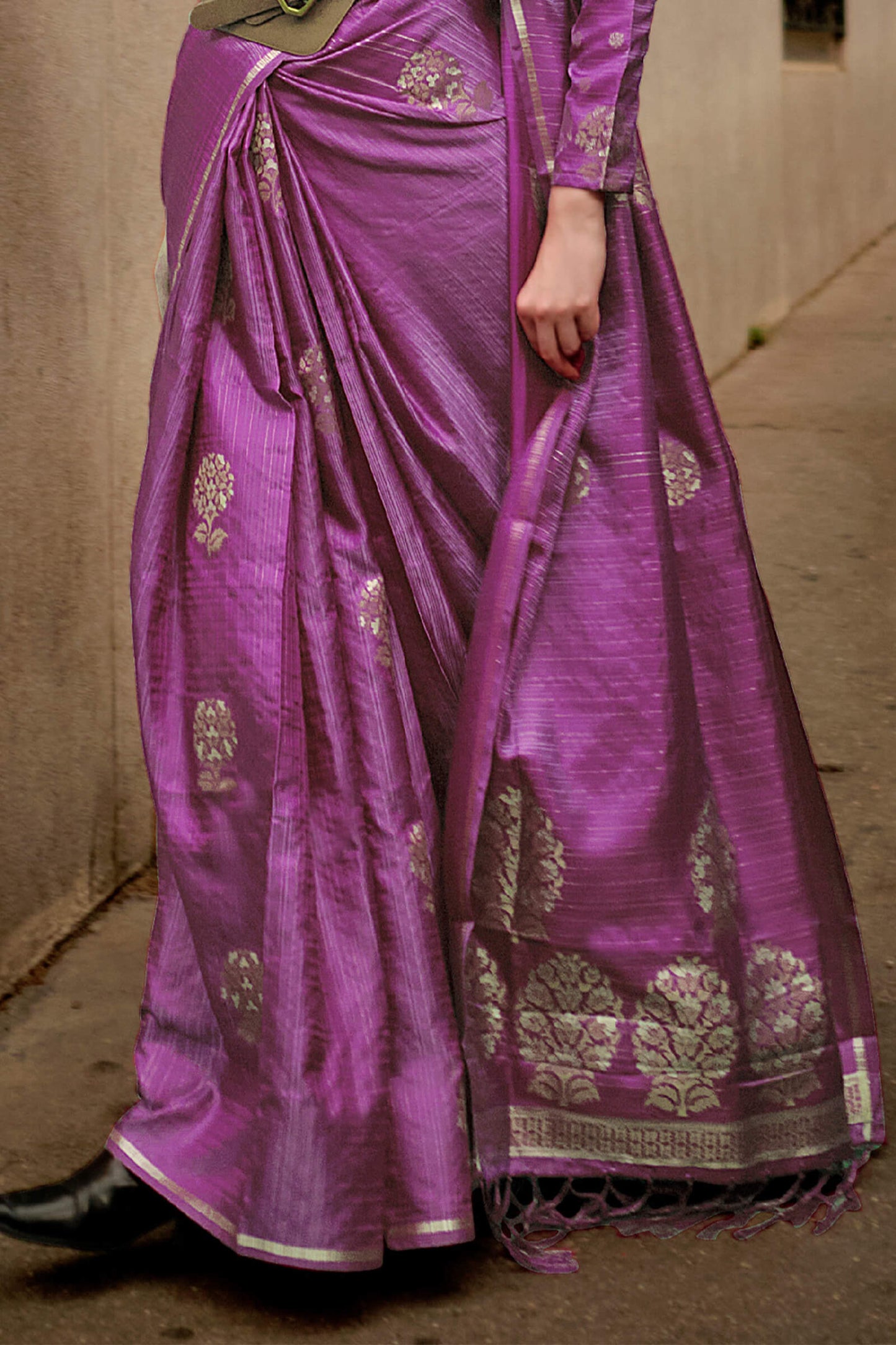Eclat Lavender Banarasi Satin Silk Saree With Flameboyant Blouse
