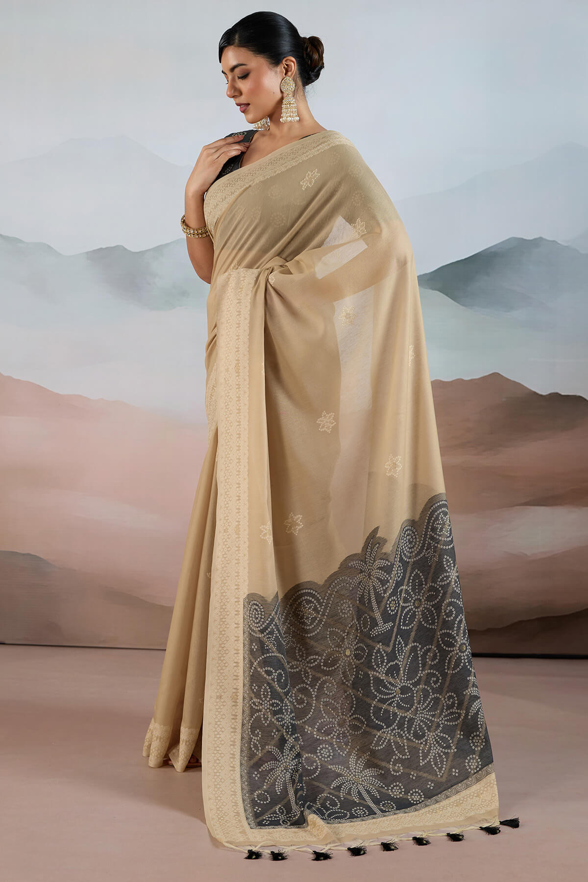 Improbable Beige Cotton Silk Saree With Vivacious Blouse Piece