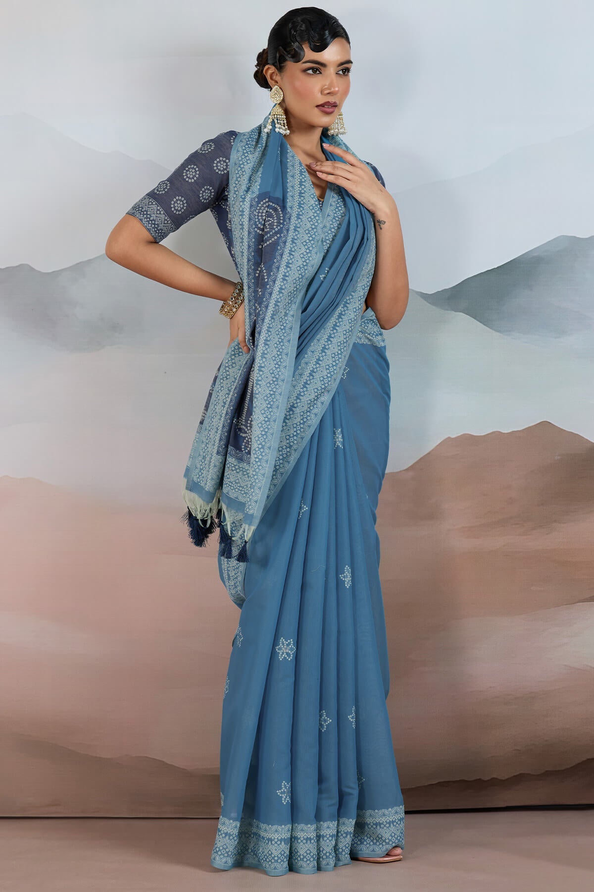 Tantalizing Blue Cotton Silk Saree With Invaluable Blouse Piece
