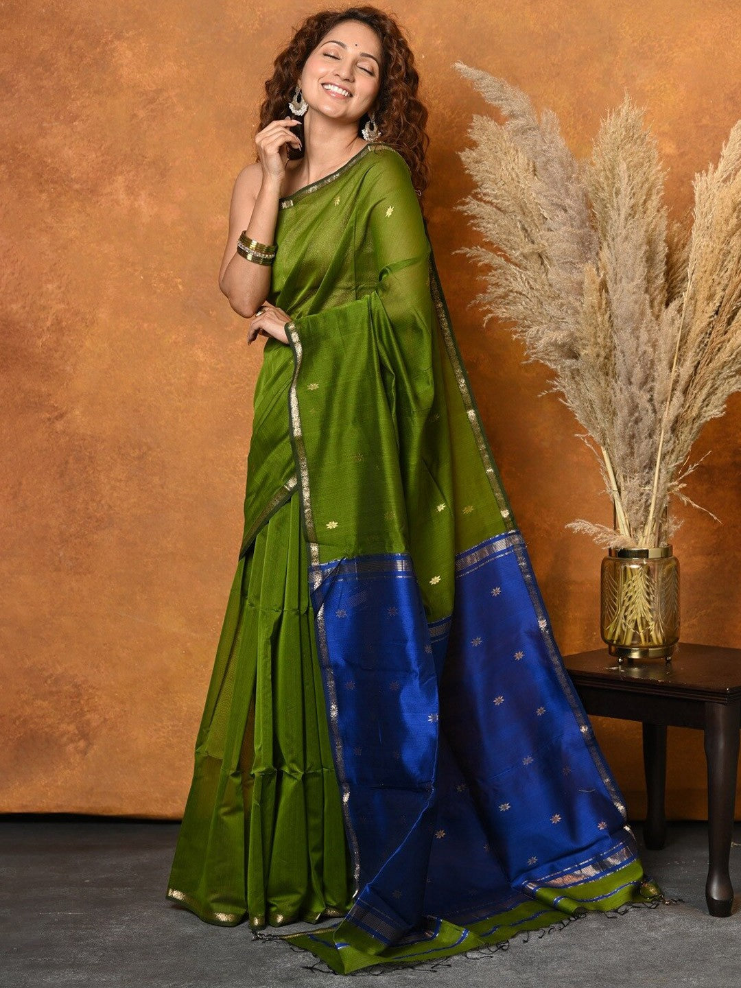Invaluable Green Cotton Silk Saree With Vibrant Blouse Piece