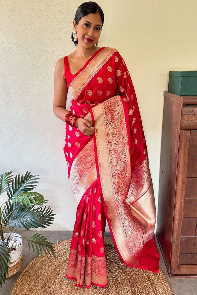Dissemble Red Soft Silk Saree With Bewitching Blouse Piece
