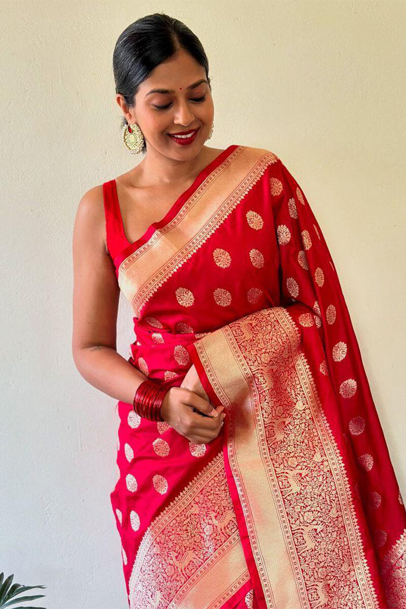 Dissemble Red Soft Silk Saree With Bewitching Blouse Piece