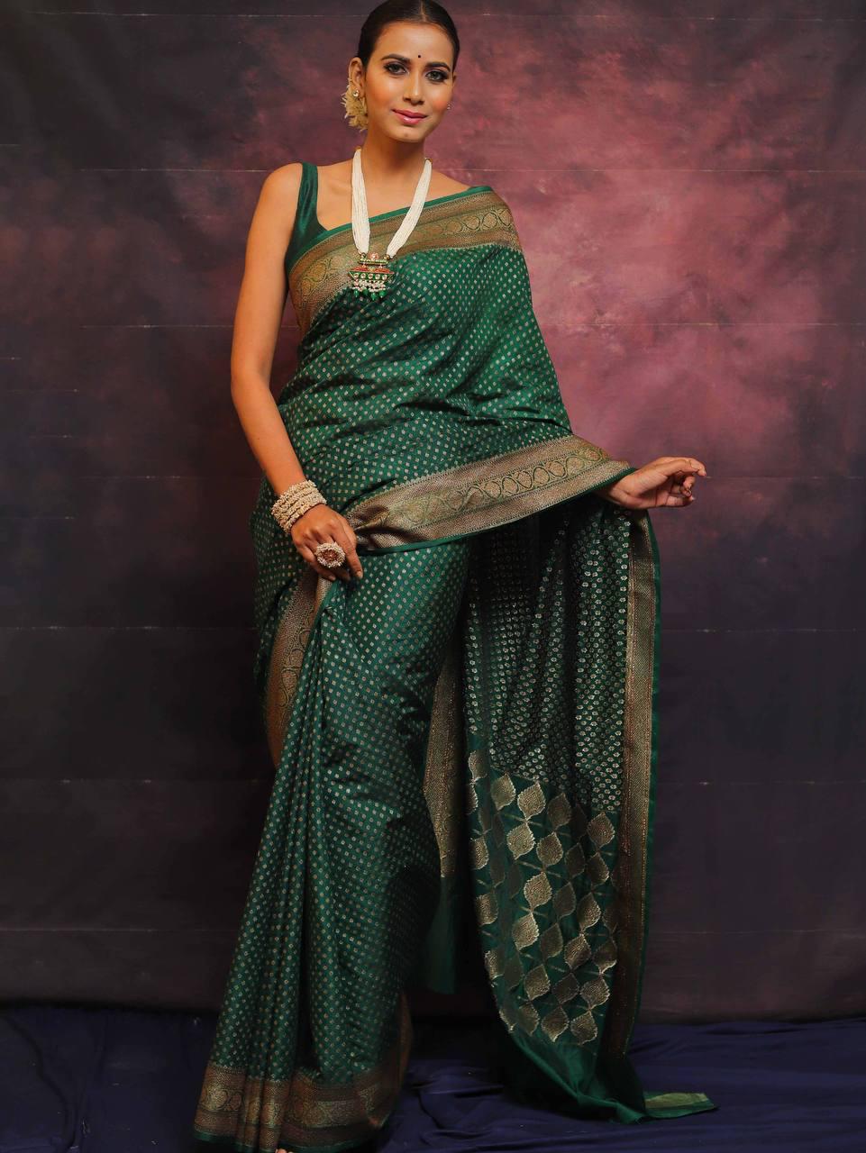 Radiant Dark Green Soft Silk Saree With Exquisite Blouse Piece
