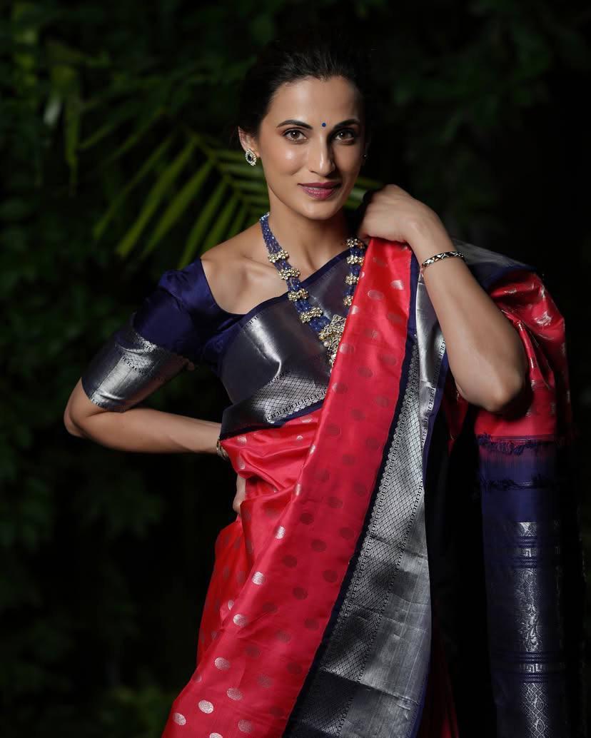 Extraordinary Dark Pink Soft Silk Saree With Glowing Blouse Piece