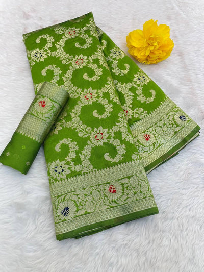 Refreshing Green Soft Banarasi Silk Saree With Gratifying Blouse Piece