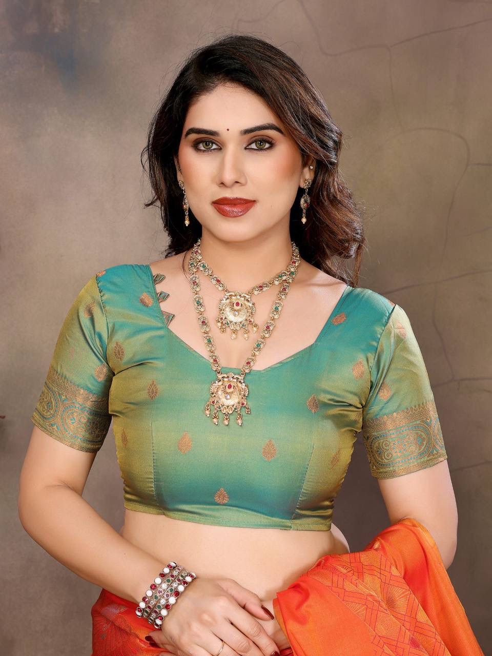 Extraordinary Rama Soft Banarasi Silk Saree With Angelic Blouse Piece