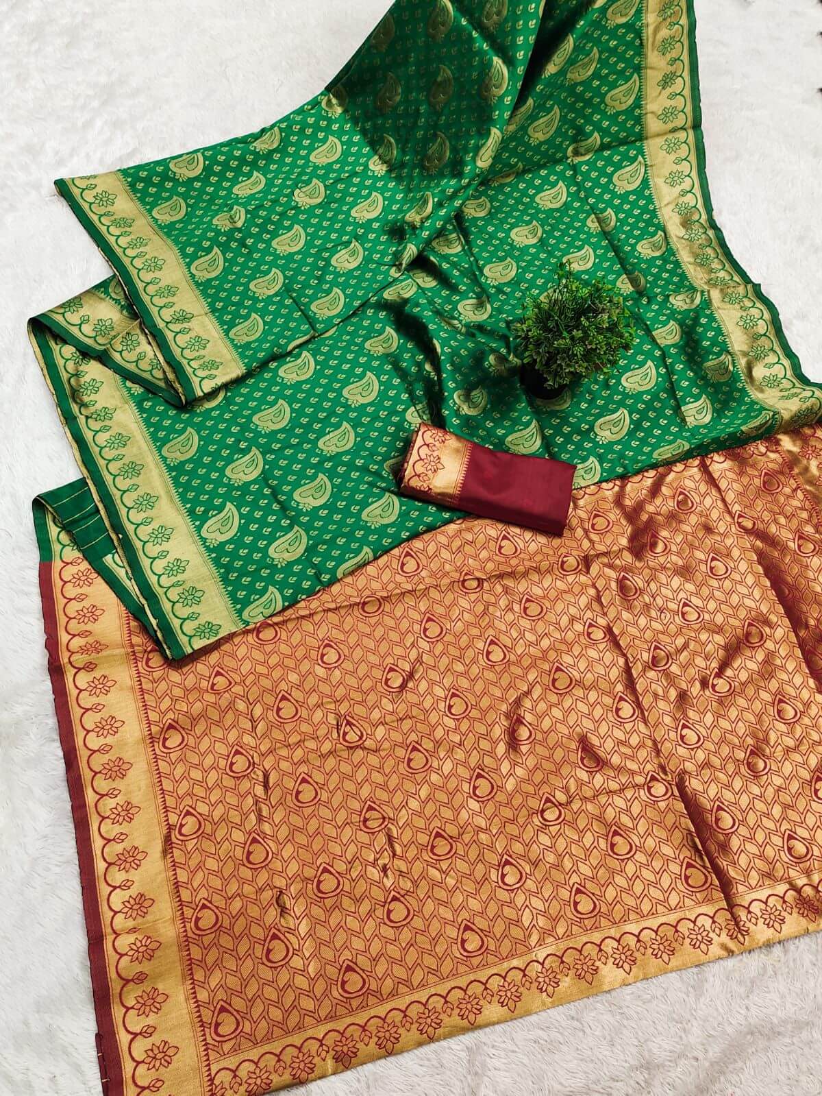 Elision Green Soft Silk Saree With Ebullience Blouse Piece