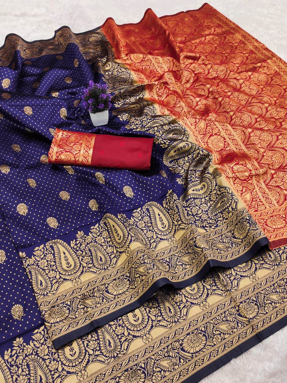 Outstanding Navy Blue Soft Silk Saree With Traditional Blouse Piece
