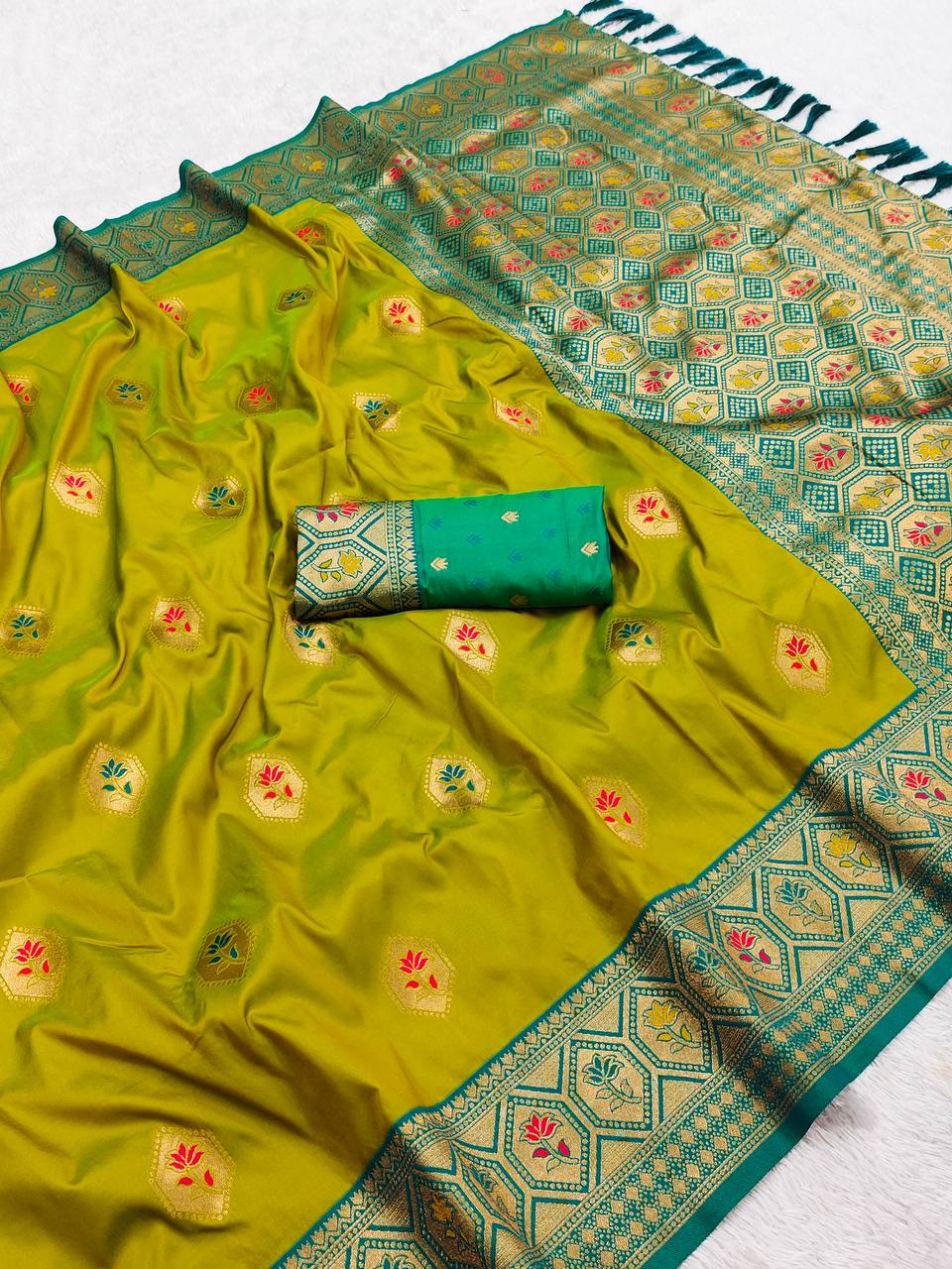 Exquisite Lime Green & Rama Green Banarasi Soft Silk Saree with Elegant Zari Weaving